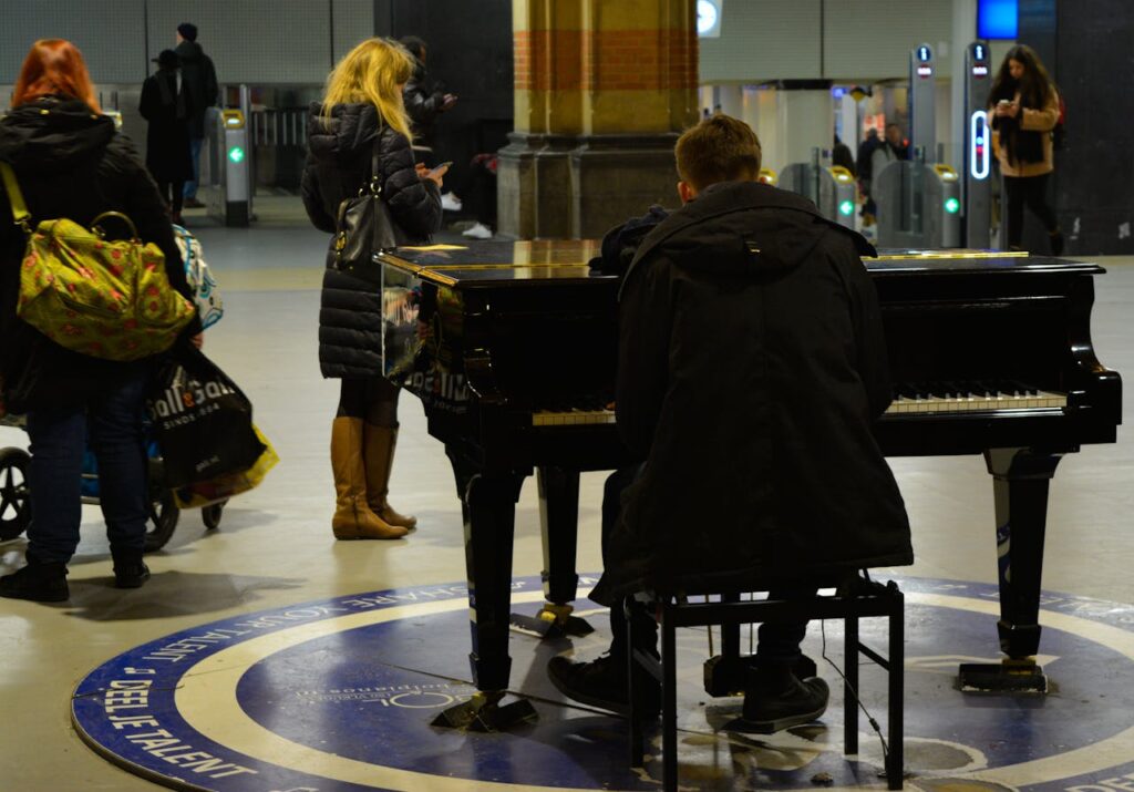 street-pianist-performing-in-amsterdam-station-28540948 Pianist at the train station